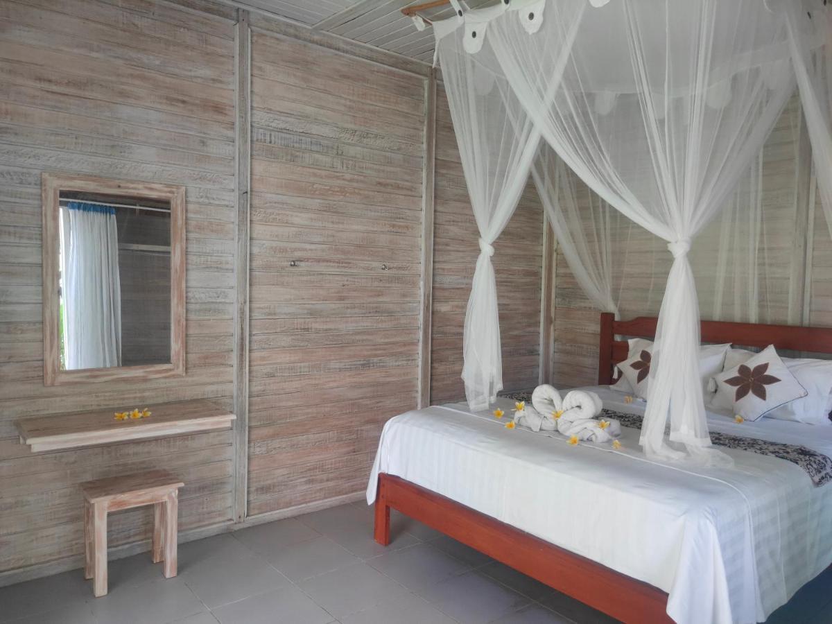 Vista Huts Lembongan Hotel นูซาเลมโบงัน ภายนอก รูปภาพ